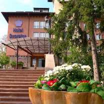 Dvoretsa 5*