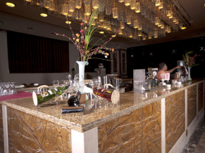 AMC Royal Resort бар