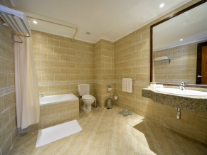 Tiran Island Hotel ванная комната