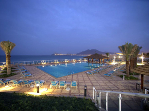 Oceanic Resort & Spa Khorfakkan бассейн
