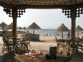 Radisson Blu Resort бар на пляже