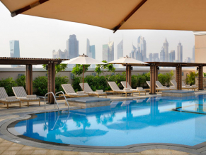 Ramada Jumeirah Hotel бассейн