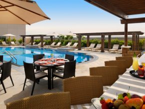 Ramada Jumeirah Hotel кафе 1