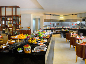 Ramada Jumeirah Hotel ресторан 1