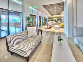 Cavo Maris Hotel лобби