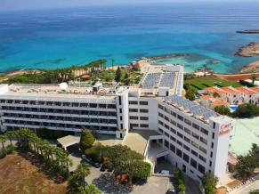 Cavo Maris Hotel панорама 1