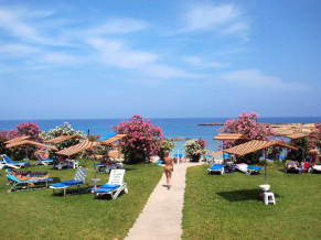 Cavo Maris Hotel территория