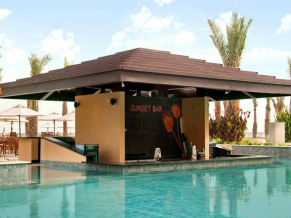 Hilton Ras Al Khaimah Resort & SPA бар 2