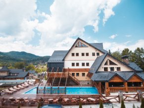 Карпатская Башня (Карпатська Вежа) территория