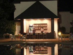 Bollywood Seaqueen Beach Resort бар