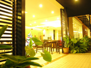 Lee Garden Resort кафе