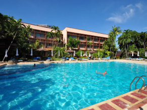 Basaya Beach Hotel бассейн