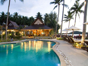 Kanok Buri Resort & Spa бассейн