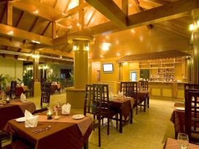 Kanok Buri Resort & Spa ресторан 1