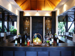 Kirikayan Luxury Pool Villas бар