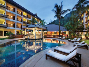 Swissotel Resort Phuket бар у бассейна