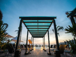 The Charm Resort Phuket бар