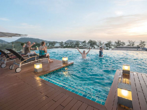 The Charm Resort Phuket бассейн