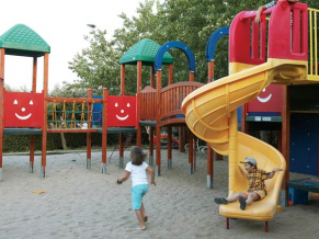Candia Park Village детская площадка