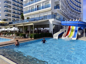 Azura Deluxe Resort & Spa бассейн 1