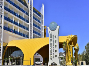 Azura Deluxe Resort & Spa фасад
