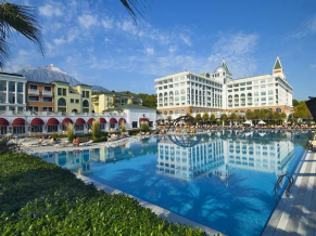 Amara Dolce Vita Luxury бассейн