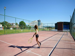 Raymar Hotel & Resort теннисный корт