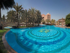 Emirates Palace бассейн 1