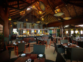 Nora Buri Resort & Spa ресторан 1