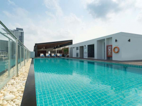 Premier Inn Pattaya бассейн 1