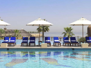 Radisson Blu Resort Sharjah бассейн