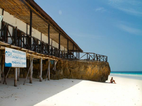 Amaan Bungalows Beach Resort пляж