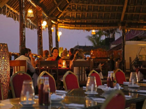 Amaan Bungalows Beach Resort ресторан 2