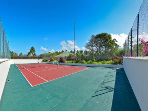 Breezes Beach Club теннисный корт