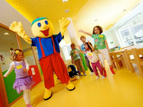 Family & Spa Resort Alpenpark детская комната