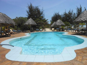 Mbuyuni Beach Village бассейн
