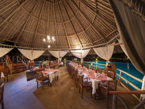 Neptune Pwani Beach Resort & Spa ресторан 4