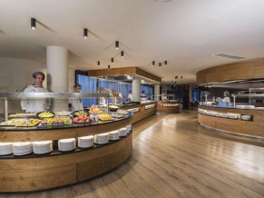 Piolets Park & Spa ресторан 1