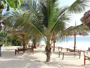 Uroa Bay Beach Resort пляж 2