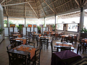 Uroa Bay Beach Resort ресторан