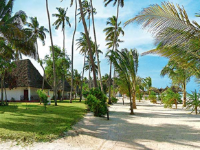 Uroa Bay Beach Resort территория