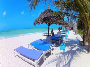 Waikiki Resort Zanzibar пляж