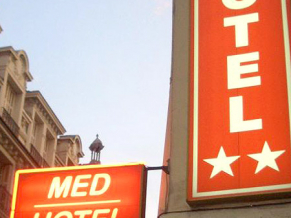 Med Hotel Nice 2*. Фасад