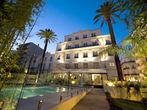 Le Canberra Cannes 4*. Фасад