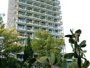 Juliot Curie 3* (Жолио Кюри 3*). Фасад