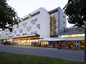 Gartenhotel Altmannsdorf 4*. Фасад