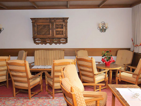 Alpenhof 3*. Лобби