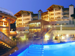 The Alpine Palace New Balance Luxus Resort 5*. Бассейн