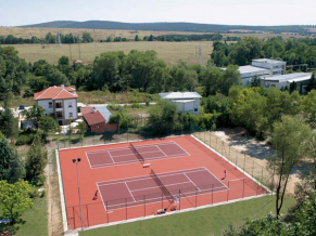 Hisar 4*. Теннисный корт