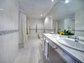 Gran Hotel Barcino 4*. Ванная комната